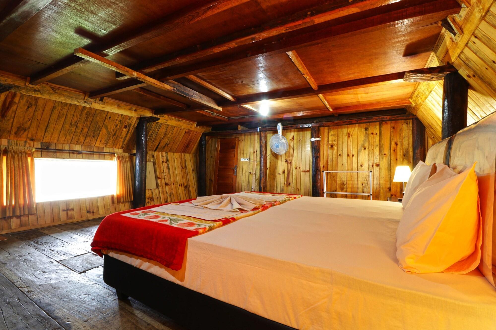 Tuk Tuk Timbul Bungalows Экстерьер фото