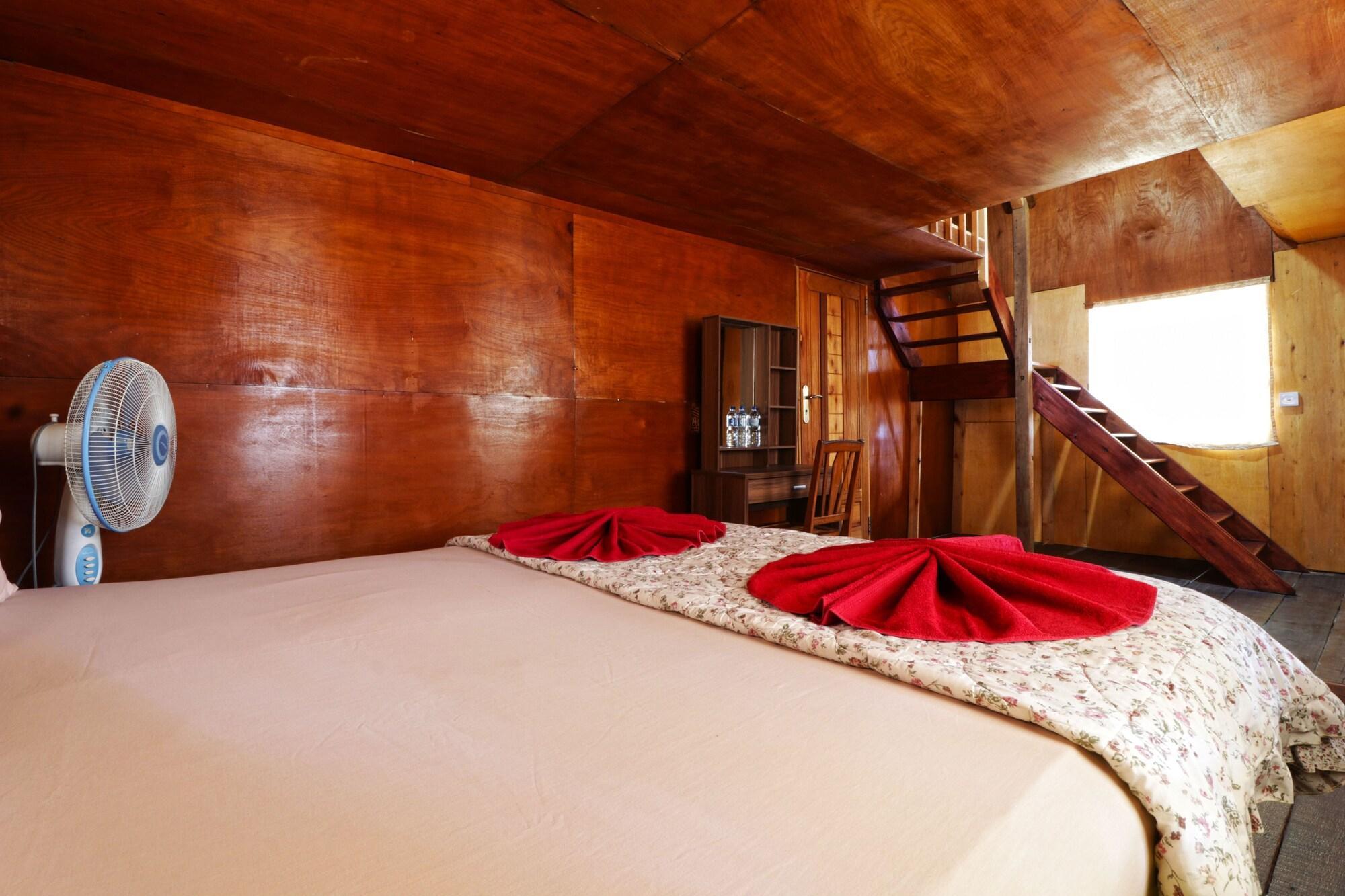Tuk Tuk Timbul Bungalows Экстерьер фото
